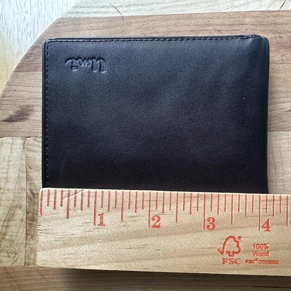 Vintage UMi Designs Genuine Leather Wallet Bi-Fold 4 Inch Card‎ Slots Brown NWOT